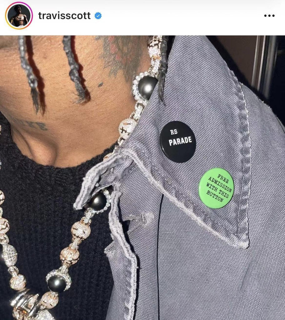 Travis Scott recently got pretty generous with his team, gifting his inner circle iced-out Takashi Murakami-designed chains from Eliantte