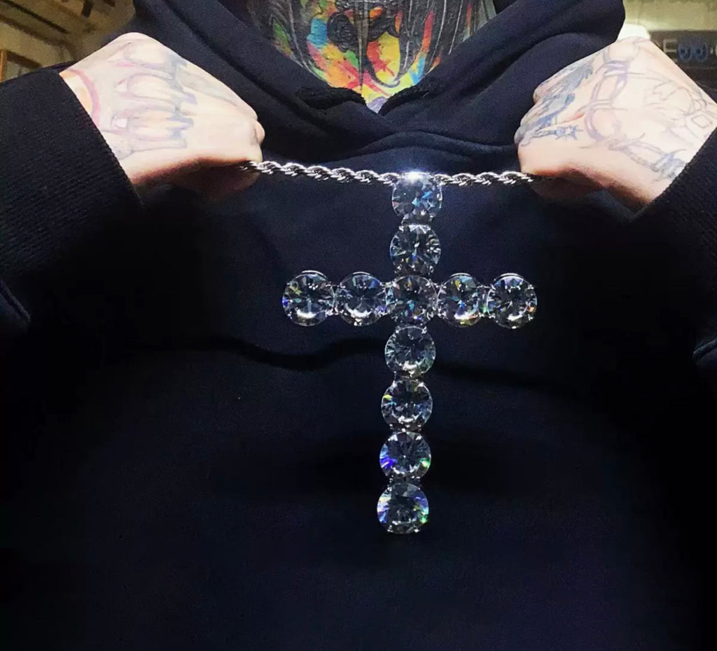 rapper Asen mega benny cross diamond 25 carats necklace chain tiktok travis scott