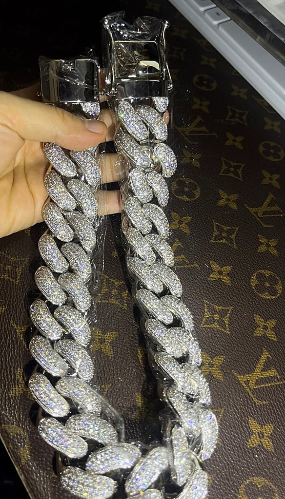 jumbo cuban link 30mm gold miami chain necklace hip hop artist celebrities jewelry jewelers diamonds solid white gold