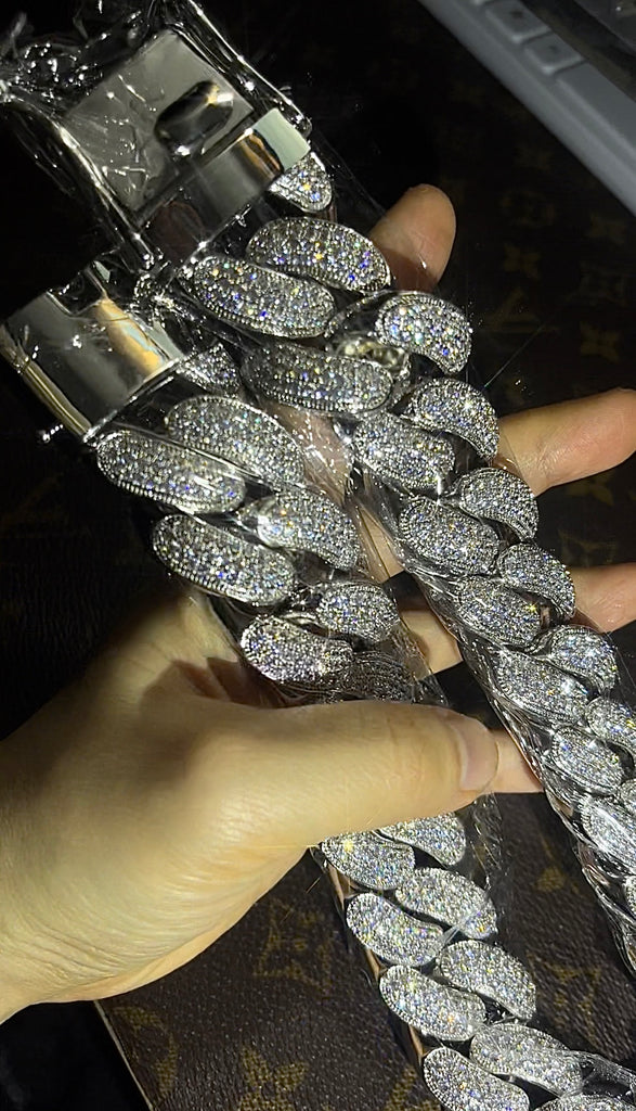 jumbo cuban link 30mm gold miami chain necklace hip hop artist celebrities jewelry jewelers diamonds solid white gold
