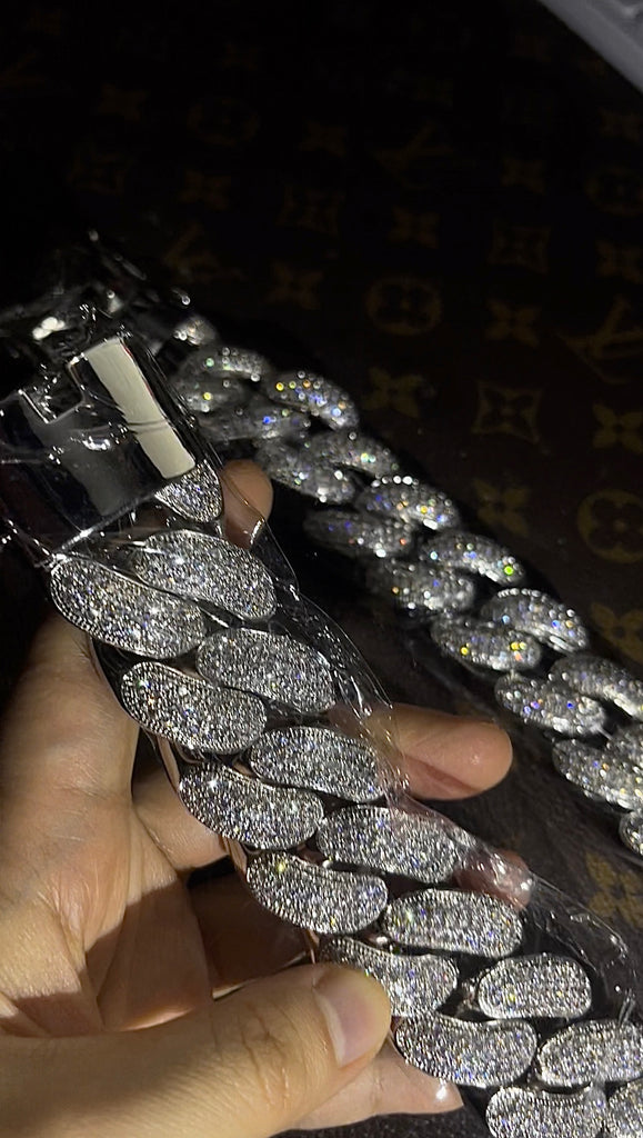 jumbo cuban link 30mm gold miami chain necklace hip hop artist celebrities jewelry jewelers diamonds solid white gold