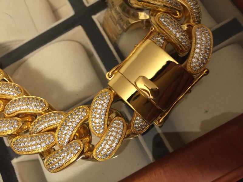 Iced out cuban link chain miami jumbo 30mm