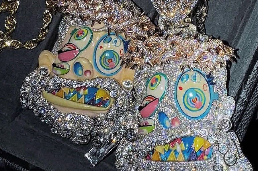 Travis Scott recently got pretty generous with his team, gifting his inner circle iced-out Takashi Murakami-designed chains from Eliantte