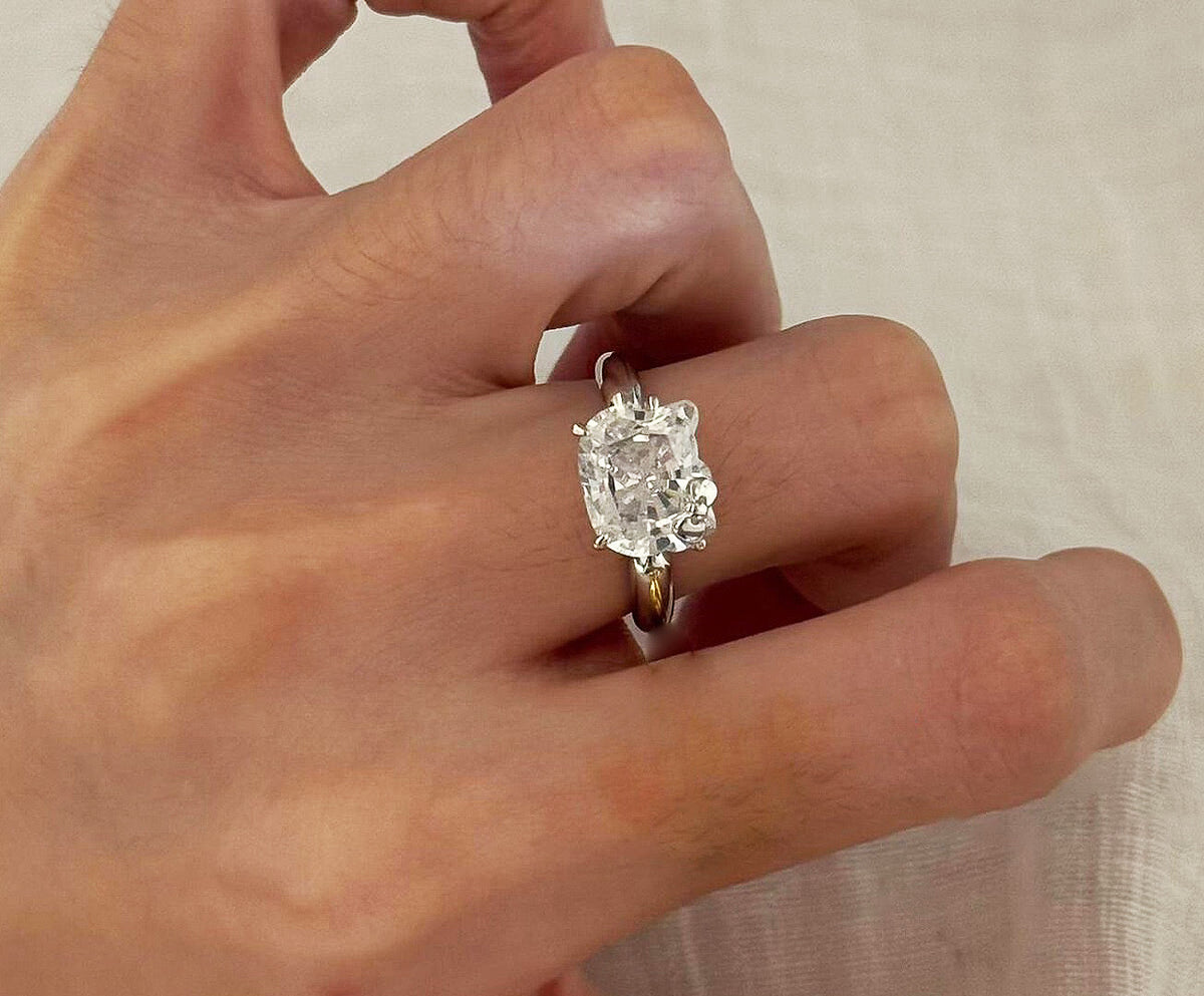 Hello Kitty lab cut diamond ring - Yellow gold