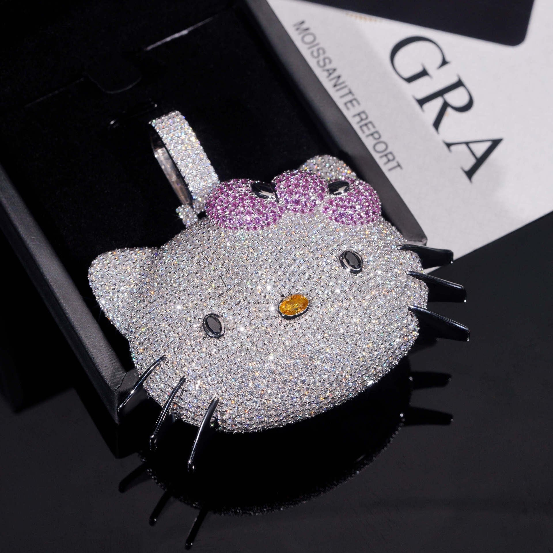 Back in the Fab Lane. Kimora Lee Simmons Sanrio hello kitty diamond necklace 