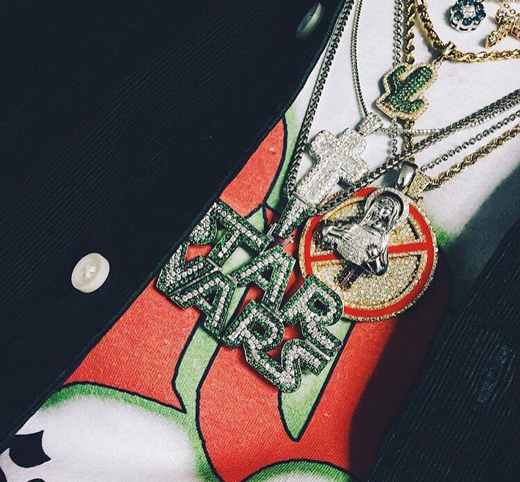 La frame Travis Scott Cactus necklace pendant with free matching chain star war