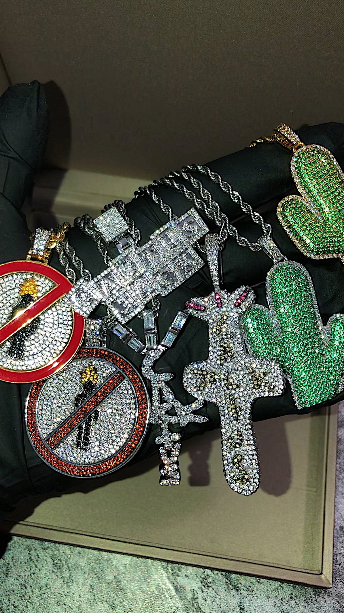 travis scott laflame no bystanders chain necklace pendant astroworld