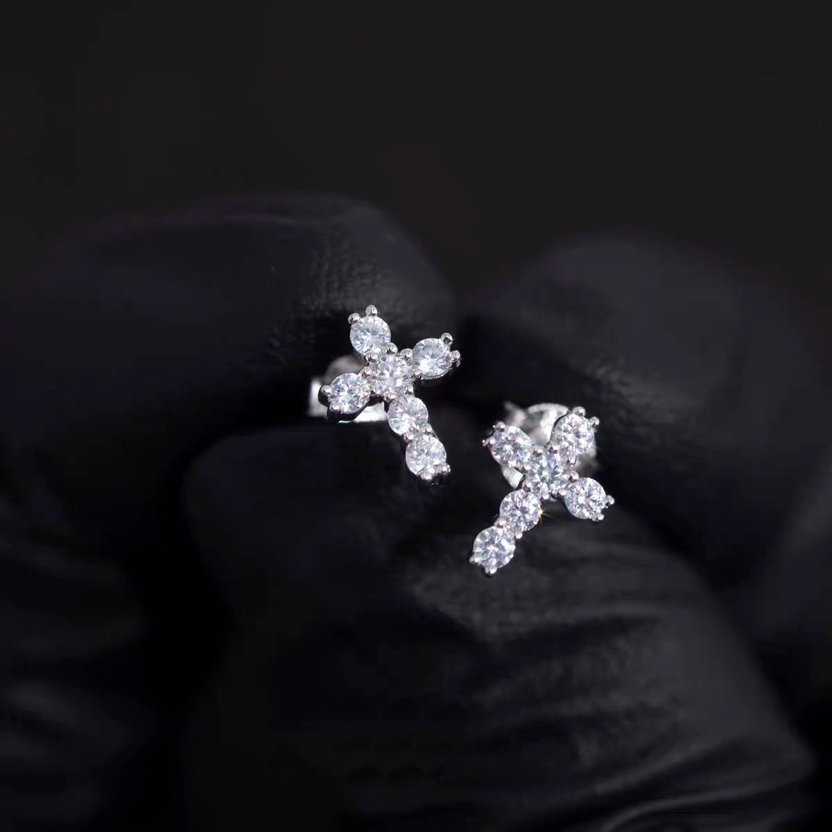 Pico 18k cross stud earring