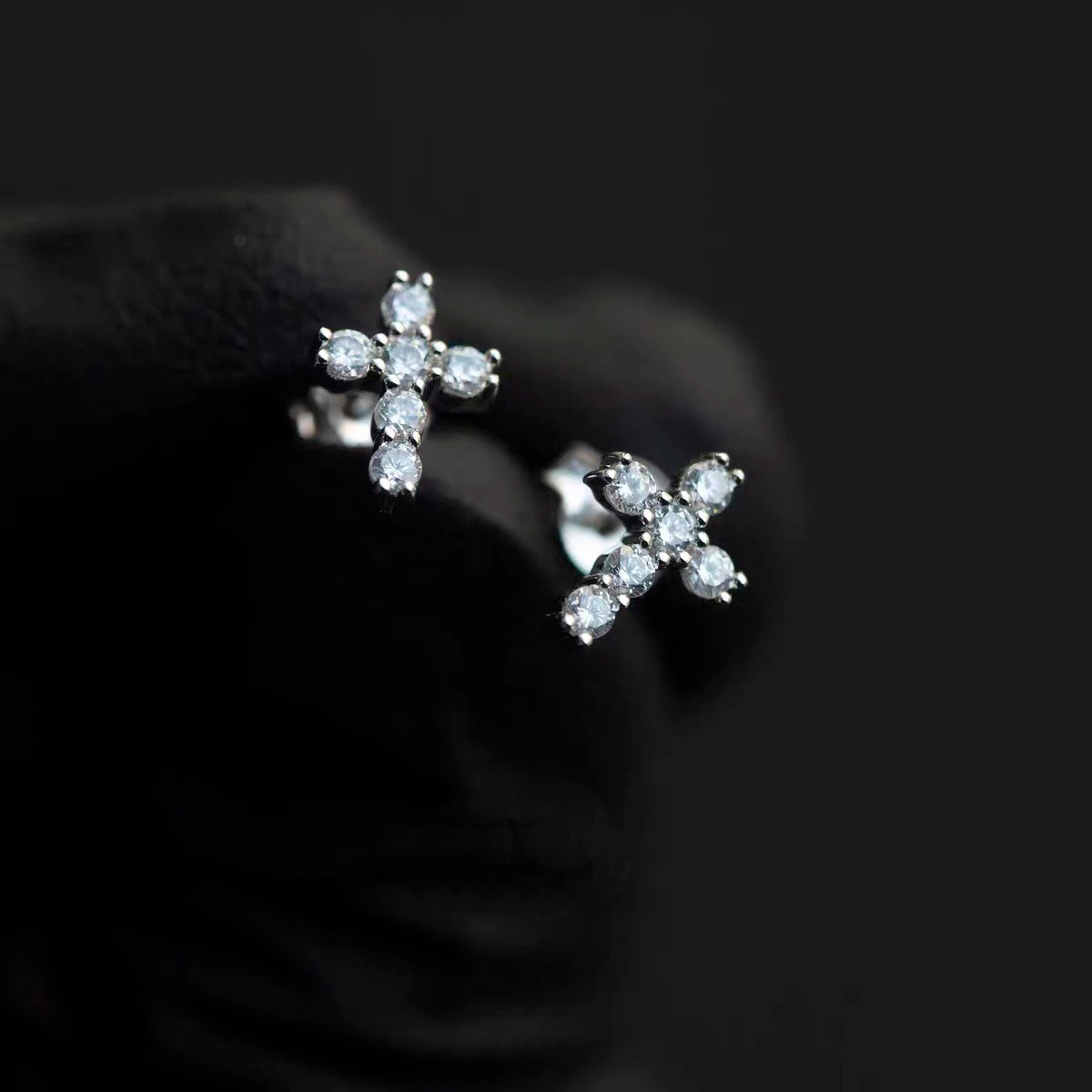 Pico 18k cross stud earring