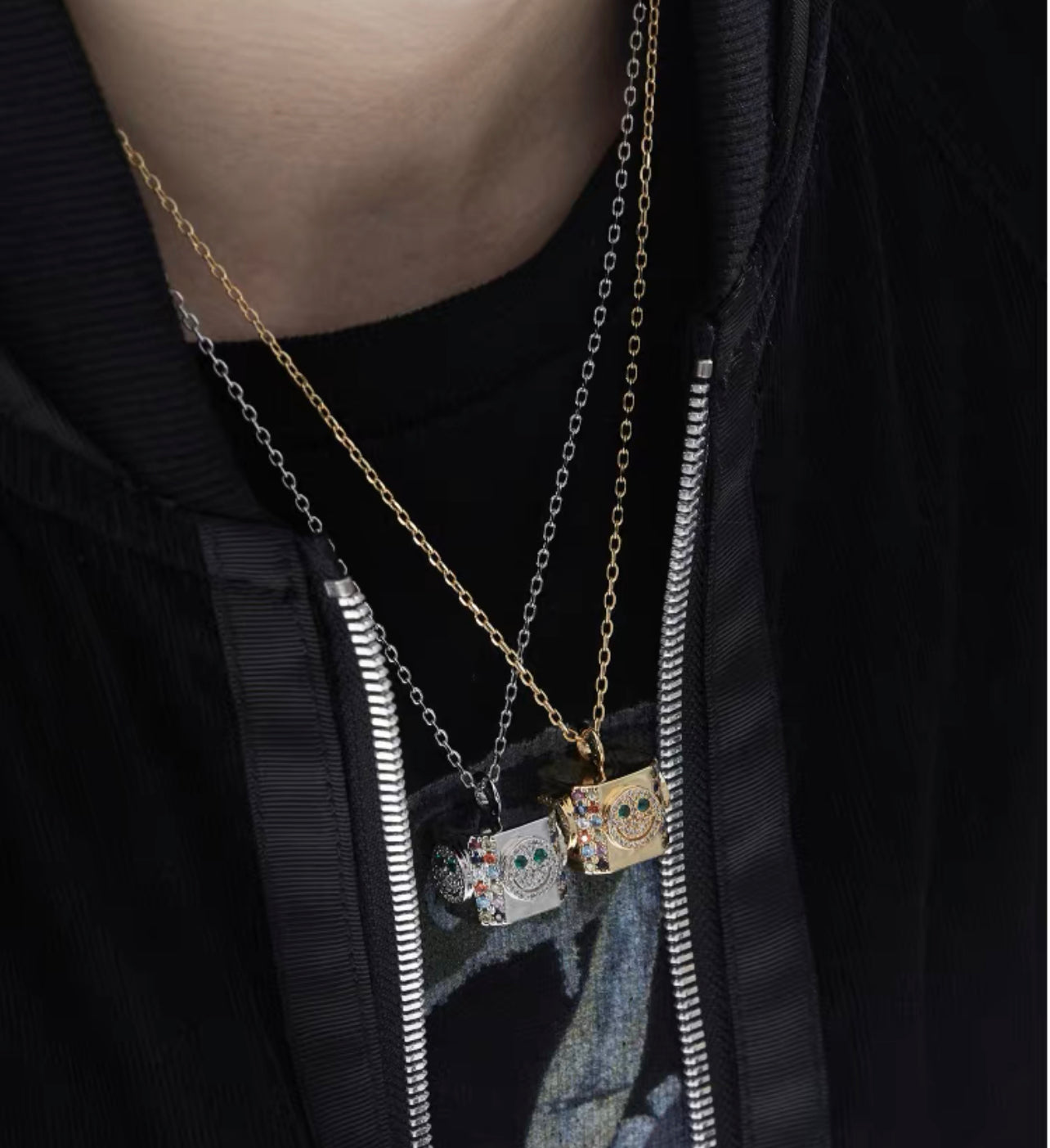 EYEFUNNY アイファニー Daniel Arsham Smiley gold cap with diamanté detailing designed by EYEFUNNY DanielArsham fully iced diamond eyefunny lip balm cap holder necklace