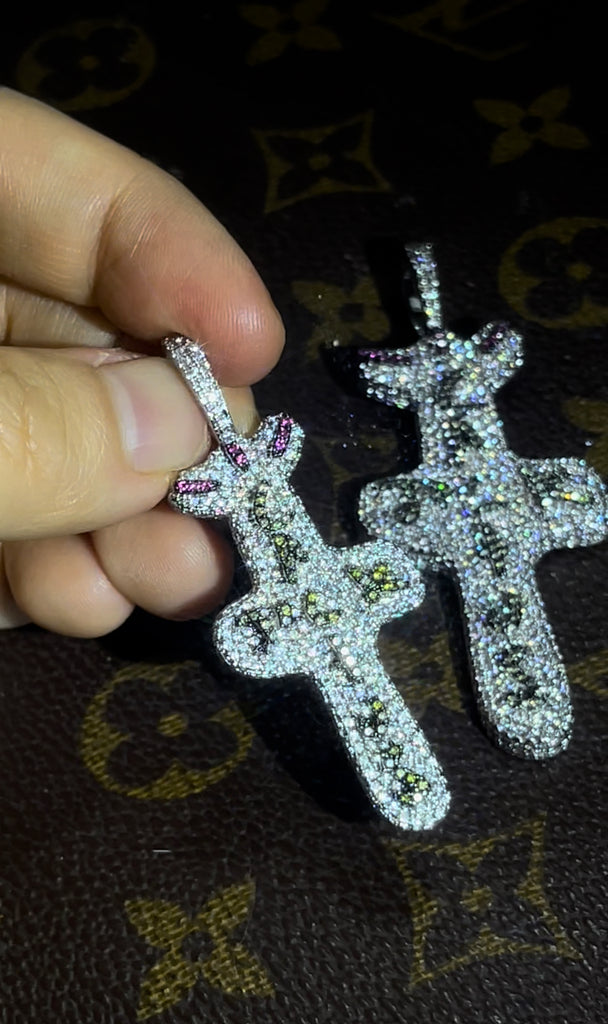 Travis Scott Drops $500k on Iced Out Cactus Jack Chains Travis Scott Gifts His Crew Iced-Out Eliantte & Co Chains