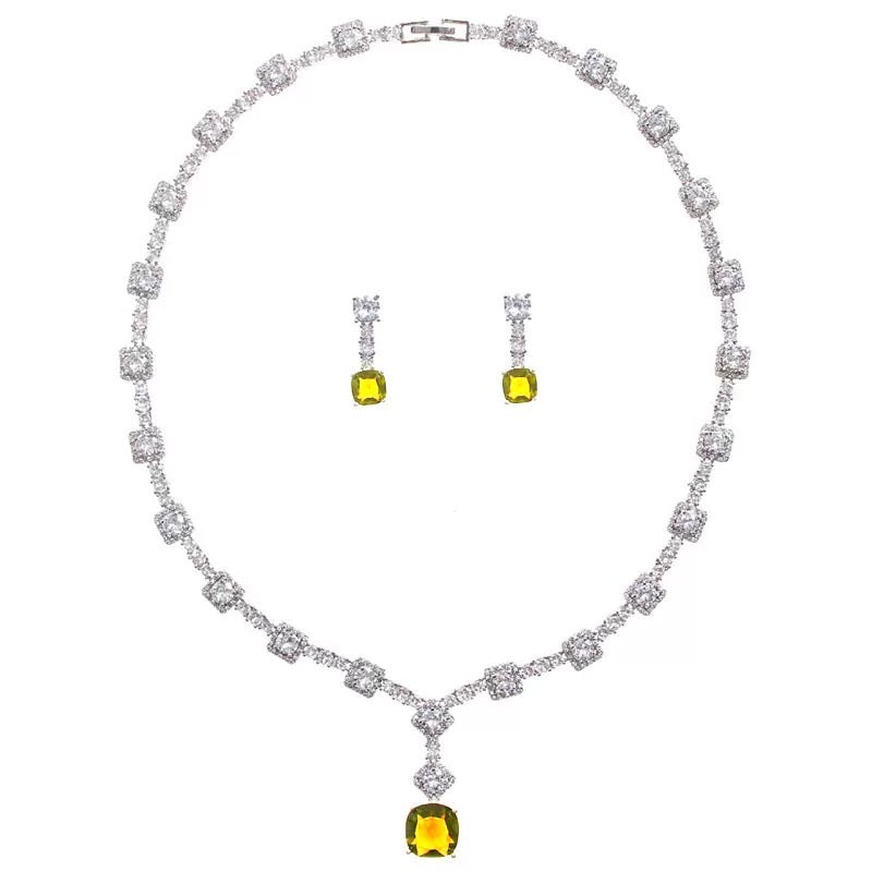 Beyoncé's Tiffany &amp; Co diamond necklace is worth $30 million harpersbazaar.com tiffany yellow diamond necklace beyonce' from The 128-carat yellow diamond was worn by Hepburn during the Breakfast At Tiffany's press tour in 1961, and was seen again on Lady Gaga 