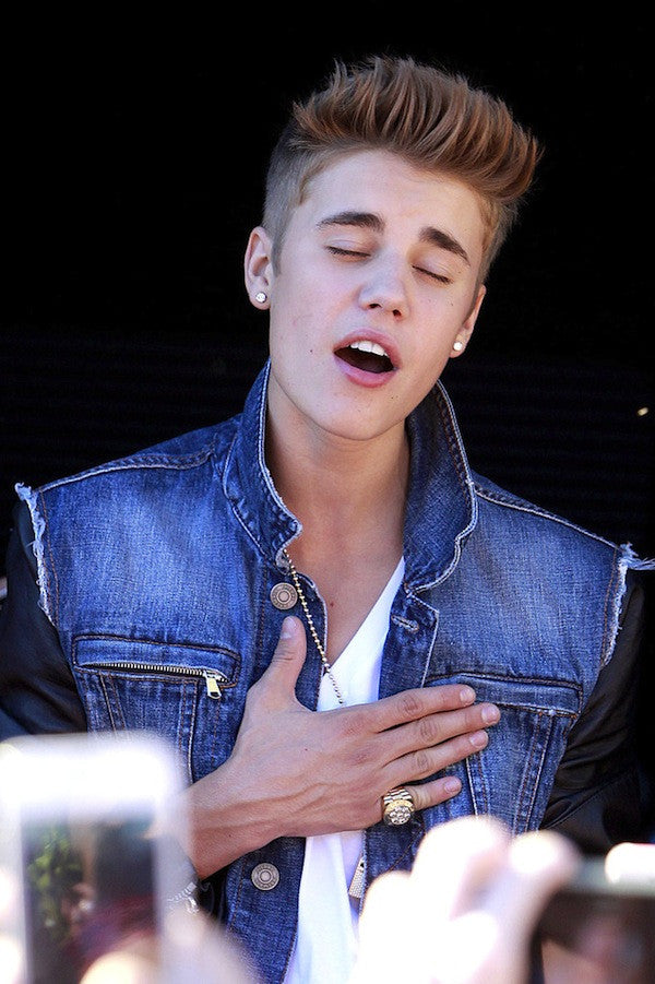Justin Bieber wears Silver Presidential Ring with 7 round diamonds