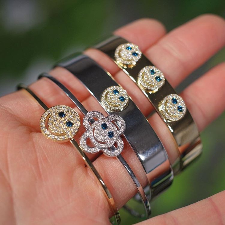 EYEFUNNY smile s bnagle wide smiling face bangle bracelet smiley diamond vvs アイファニー POGGY KIM JONES VIRGIL JBALVIN