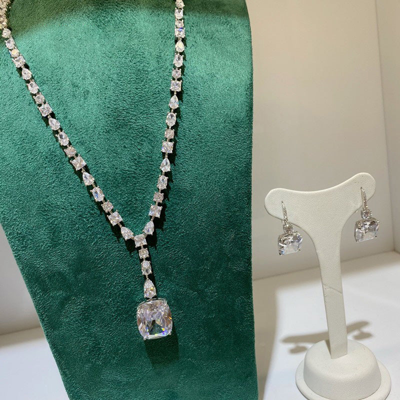 Beyoncé's Tiffany &amp; Co diamond necklace is worth $30 million harpersbazaar.com tiffany yellow diamond necklace beyonce' from The 128-carat yellow diamond was worn by Hepburn during the Breakfast At Tiffany's press tour in 1961, and was seen again on Lady Gaga