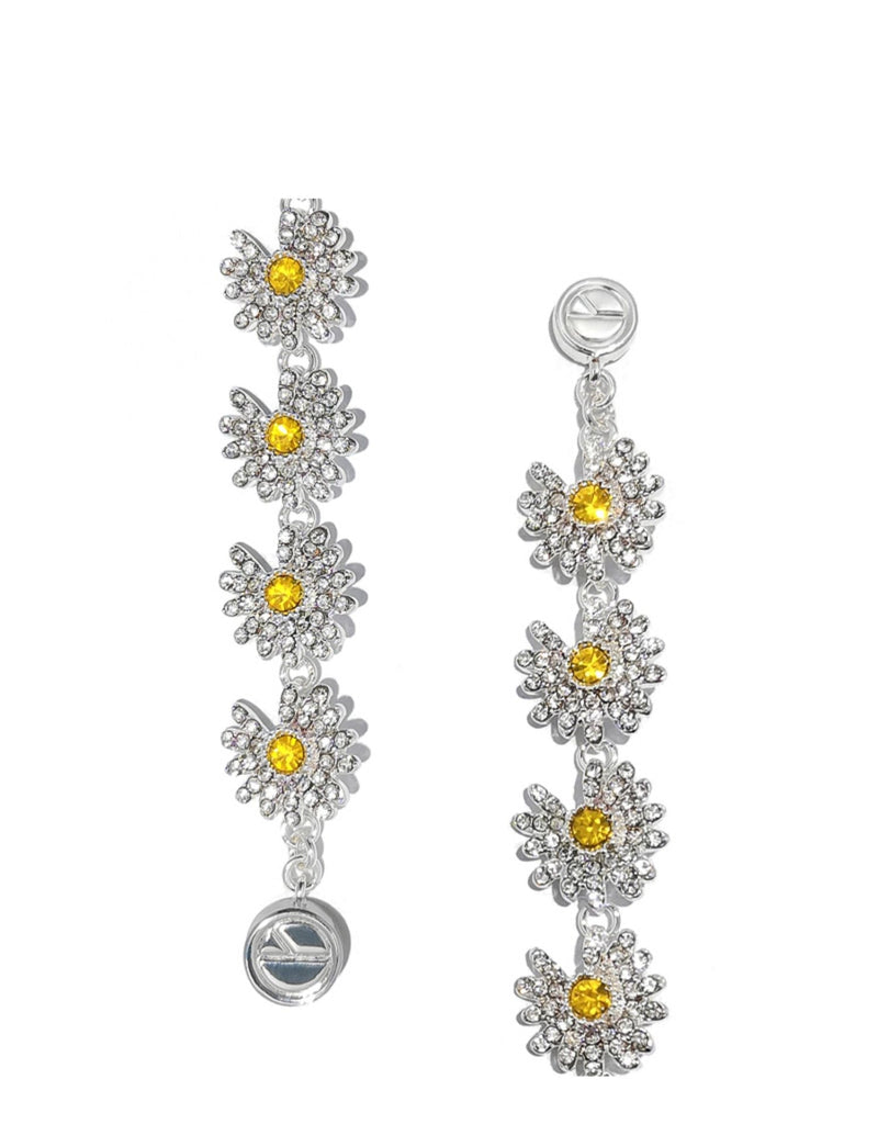 PEACEMINUSONE SS22 Accessory Release | HYPEBEAST buy gdragon kpop japan daisy flower diamond bracelet CL lisa korean artist jewelry must get