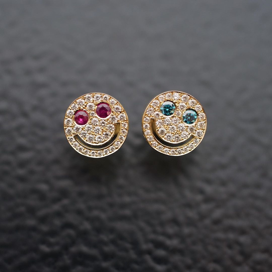 eyefunny smiling face stud earring as seen on jbalvin chain アイファニー EYEFUNNY 高価買取強化中 ブランド買取のRINKAN 