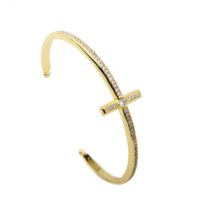 Diamond Cross Bracelet in 14K White Gold | KLENOTA