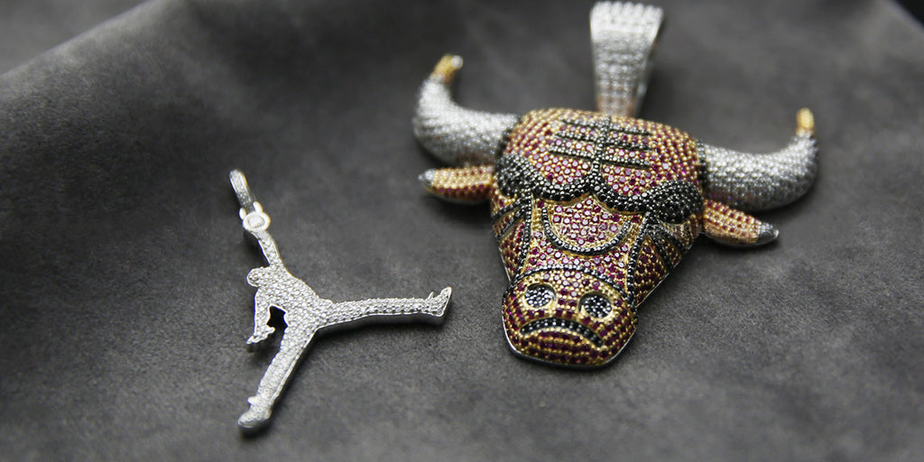 Air jordan jumpman necklace bulls