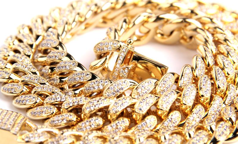 Fully iced cuban link chain 10mm