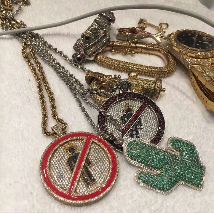 Iced out carabiner pharrell keychain as seen on travis scott la frame