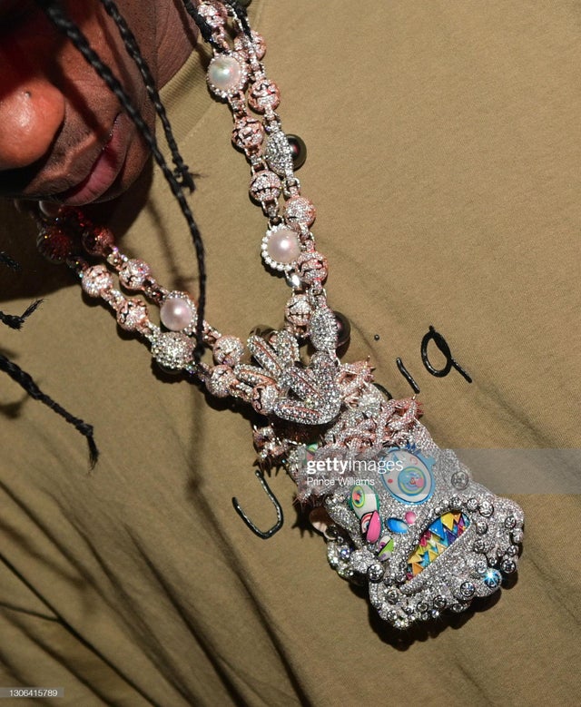 Travis Scott recently got pretty generous with his team, gifting his inner circle iced-out Takashi Murakami-designed chains from Eliantte